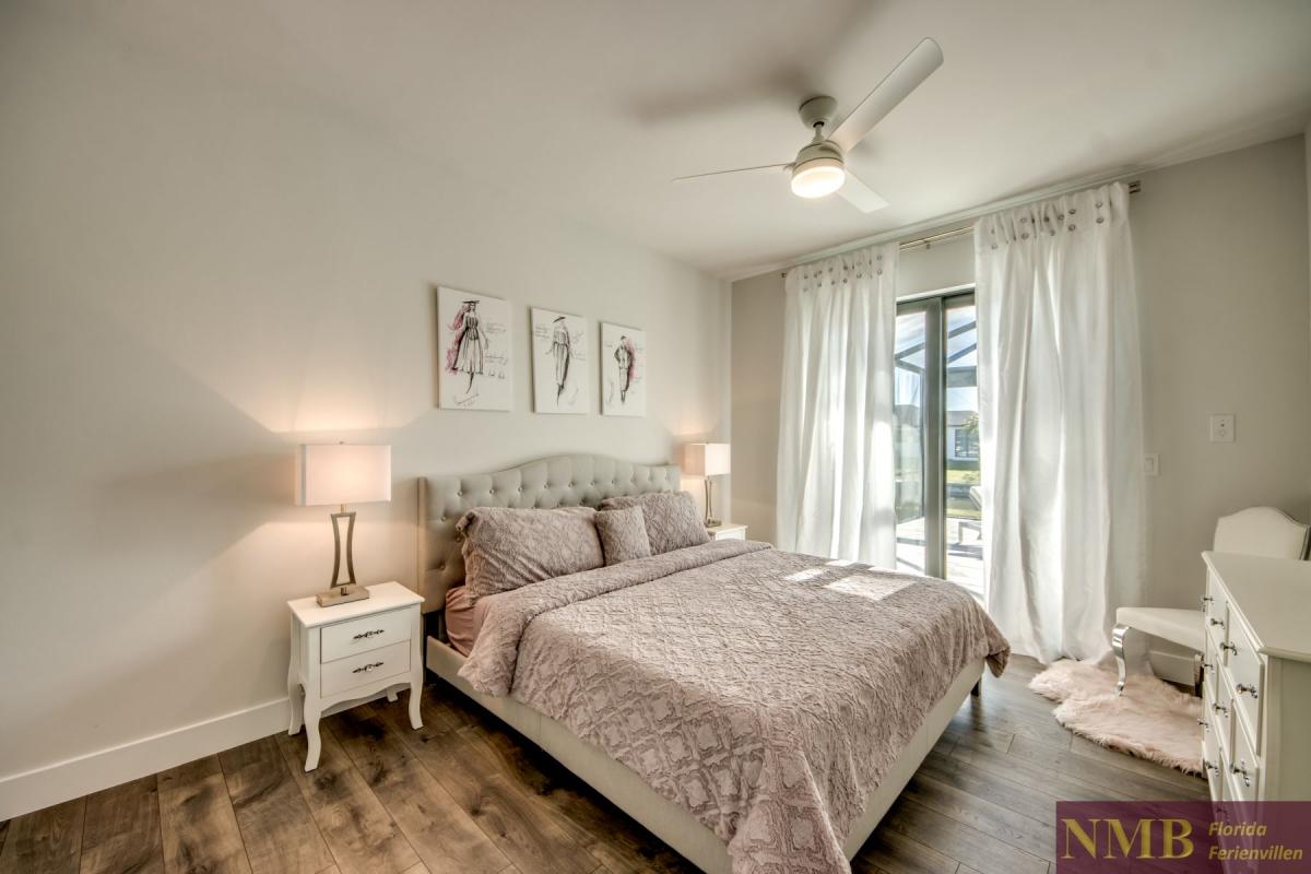 Ferienhaus-Cape-Coral-Sanisbar Breeze_42-Bedroom-2